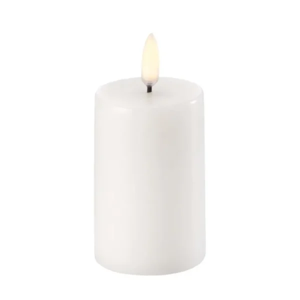 Audo Copenhagen Kerzen Und Kerzenhalter-Uyuni Lighting LED Stumpenkerze, 5 x 7,5 cm, Nordic White