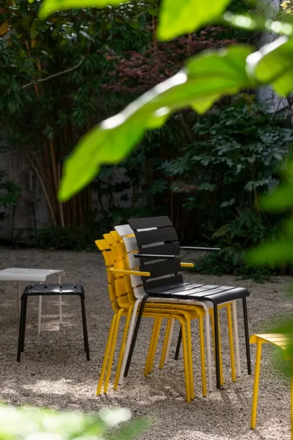 valerie_objects Terrassenmöbel^Aligned Beistelltisch / Hocker, Gelb