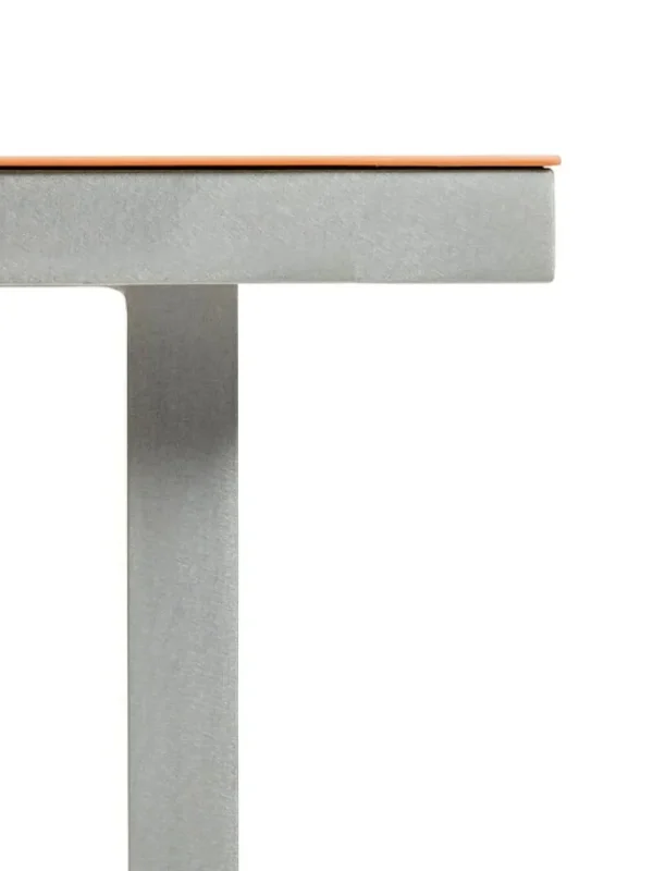 Artek Tische-valerie_objects Alu Esstisch, groß, pink