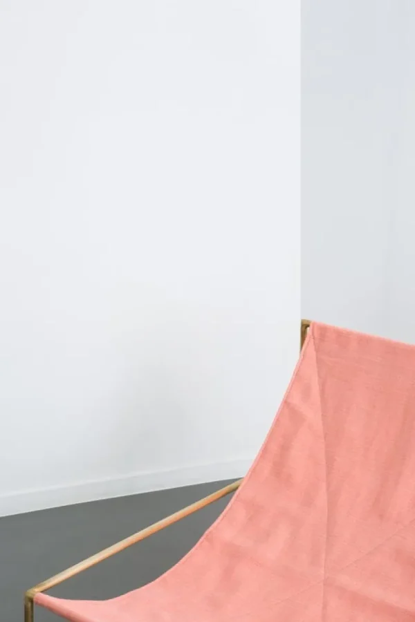 Vitra Sitzgelegenheiten-valerie_objects Rocking Chair, Messing – rosa