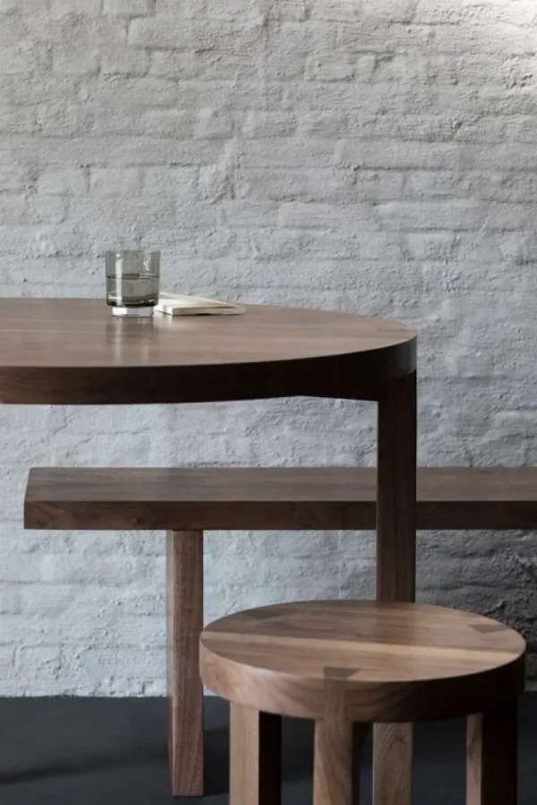 TIPTOE Tische-valerie_objects Solid Esstisch, 90 cm, Nussbaum