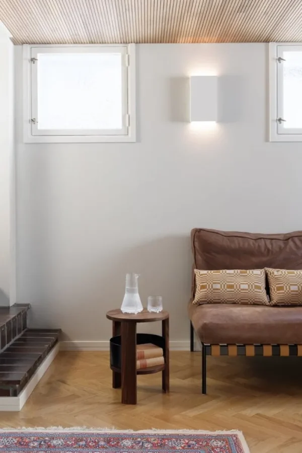 Muuto Tische | Sitzgelegenheiten-Vieser Lauha Hocker, Kebony-Holz braun geölt - Schwarz