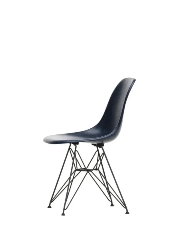 valerie_objects Sitzgelegenheiten-Vitra Eames DSR Fiberglass Chair, marineblau – schwarz