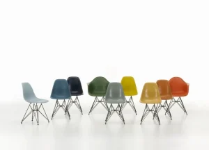 valerie_objects Sitzgelegenheiten-Vitra Eames DSR Fiberglass Chair, marineblau – schwarz