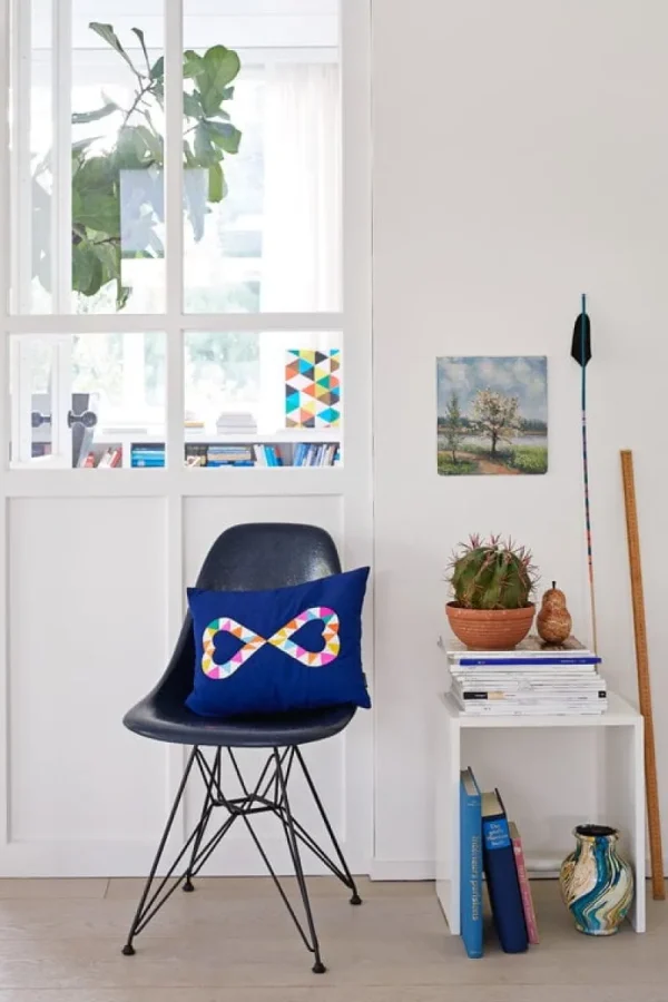 Fredericia Sitzgelegenheiten-Vitra Eames DSR Fiberglass Chair, Elephant Hide Grey – schwarz