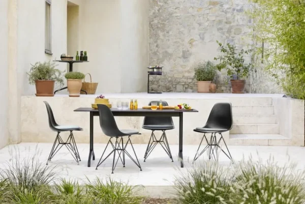 New Works Sitzgelegenheiten-Vitra Eames DSR Stuhl, deep black RE - Basic Dark