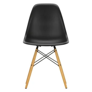 Muuto Sitzgelegenheiten-Vitra Eames DSW Stuhl, deep black RE - Ahorn