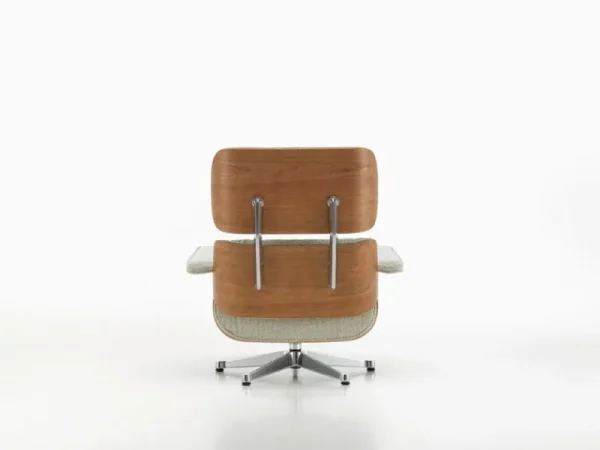 Vitra Sitzgelegenheiten-Eames Lounge Chair, neue Größe, amer. Kirsche - Nubia Creme/Sand