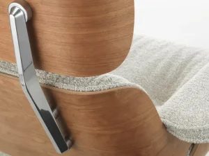 Vitra Sitzgelegenheiten-Eames Lounge Chair, neue Größe, amer. Kirsche - Nubia Creme/Sand