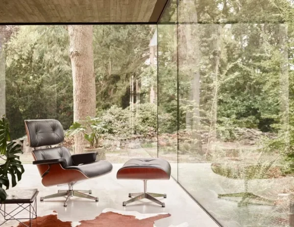 &Tradition Sitzgelegenheiten-Vitra Eames Lounge Ottomane, amerikanische Kirsche – schwarzes Leder