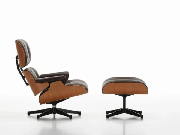&Tradition Sitzgelegenheiten-Vitra Eames Lounge Ottomane, amerikanische Kirsche – schwarzes Leder