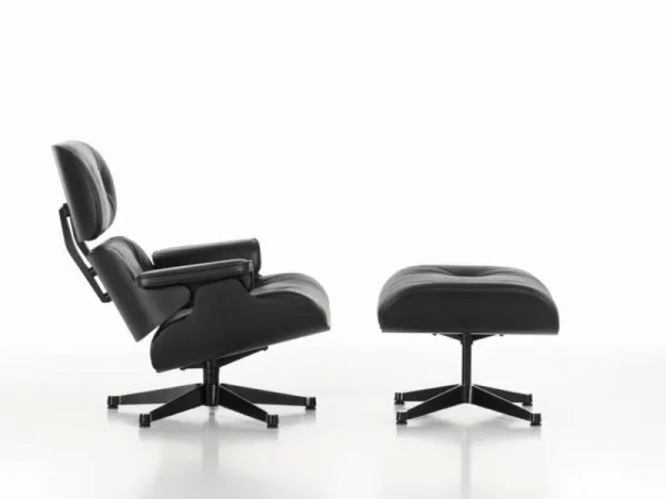 Normann Copenhagen Sitzgelegenheiten-Vitra Eames Lounge Ottomane, Esche schwarz – schwarzes Leder
