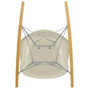 FDB Mu00f8bler Sitzgelegenheiten-Vitra Eames RAR Schaukelstuhl, Pebble RE - Chrom - Ahorn