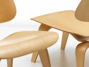 Vitra Sitzgelegenheiten-Loungesessel Plywood Group LCW, Esche