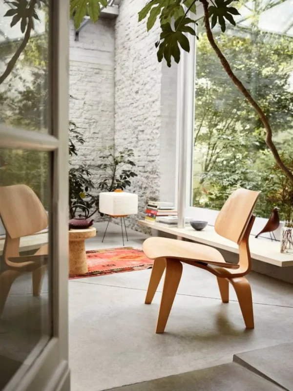 Vitra Sitzgelegenheiten-Loungesessel Plywood Group LCW, Esche