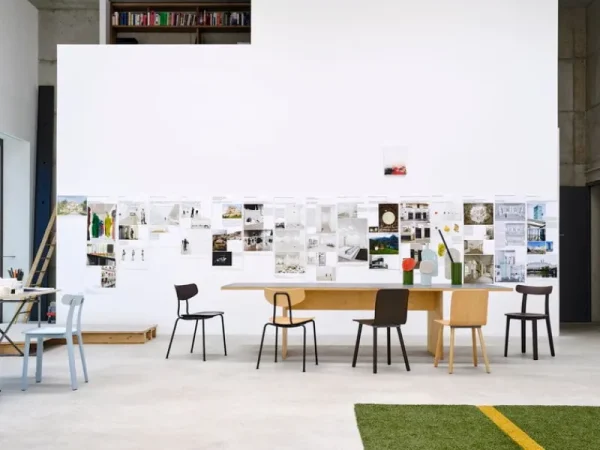 FDB Mu00f8bler Sitzgelegenheiten-Vitra Moca Stuhl, Eiche dunkel gebeizt – Basic Dark