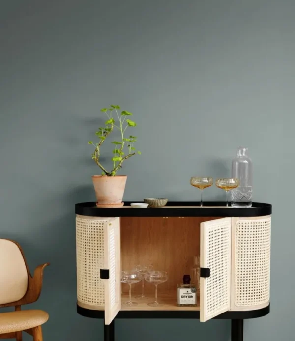Audo Copenhagen Aufbewahrungsmöbel-Warm Nordic Be My Guest Barschrank, Wiener Geflecht