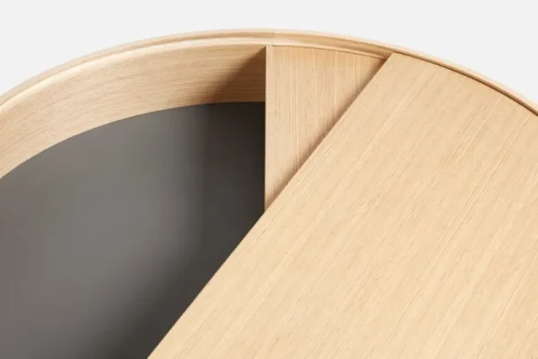 Viccarbe Tische-Woud Arc Couchtisch, 89 cm, Eiche weiß pigmentiert