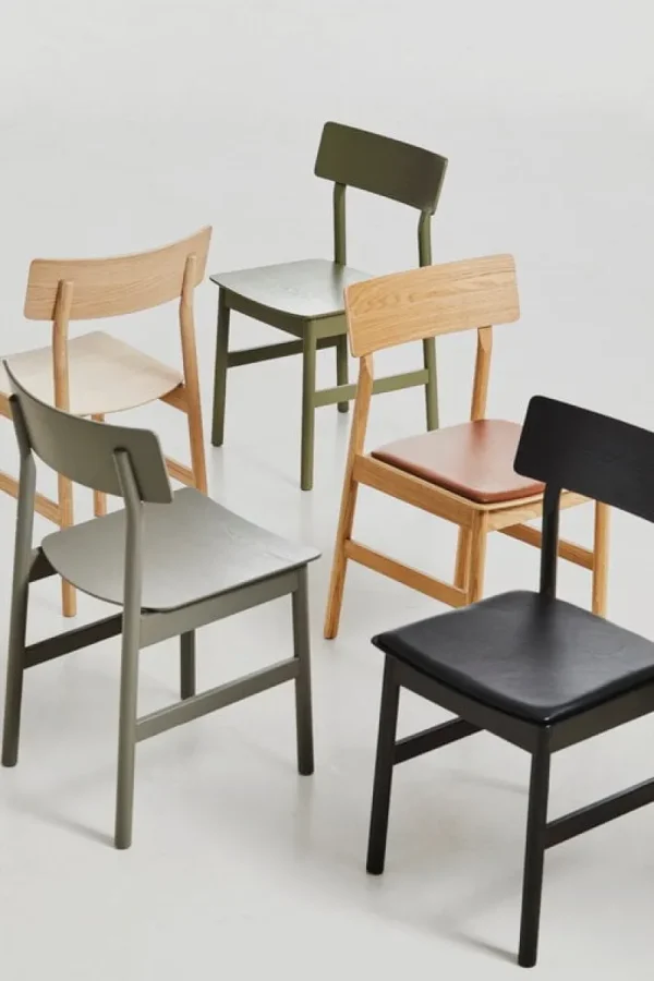 Fritz Hansen Sitzgelegenheiten-Woud Pause Esszimmerstuhl 2.0, Eiche geölt - cognacbraunes Leder